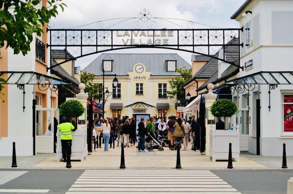 Disney & You Serris Bagian luar foto